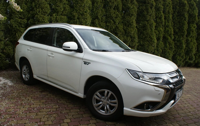 Mitsubishi Outlander cena 66950 przebieg: 255000, rok produkcji 2017 z Wieliczka małe 232